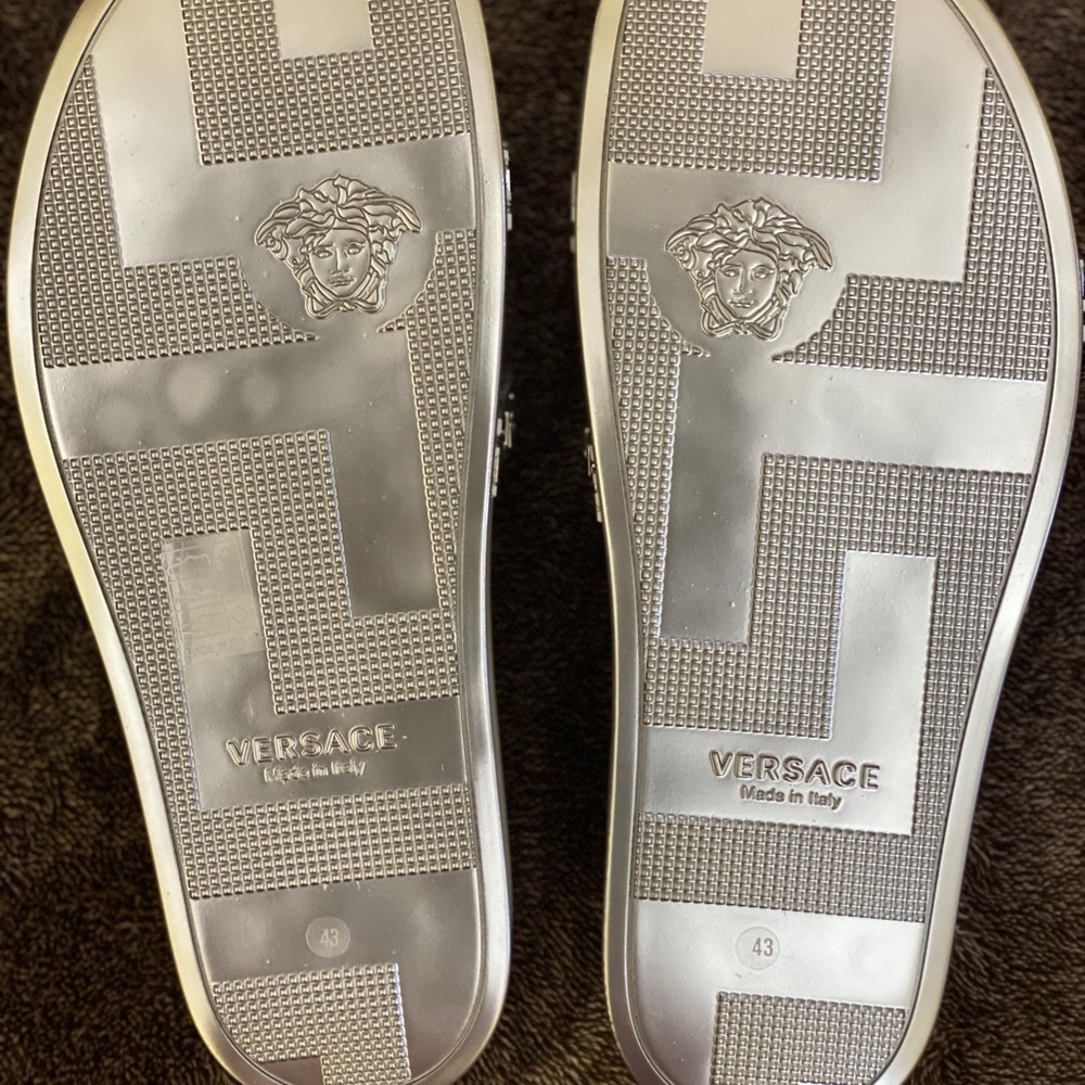 GORGEOUS VERSACE MEDUSA SLIDES - Picture 5 of 8